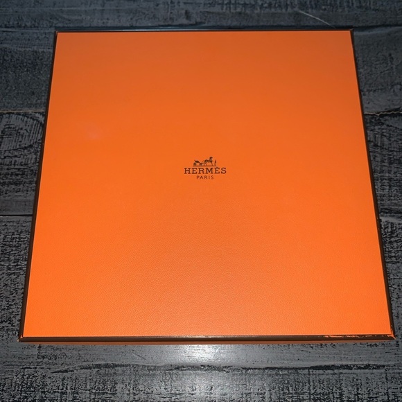 Hermès Orange Box, 7.5”x7.5”x2”, belt box. - Picture 1 of 4